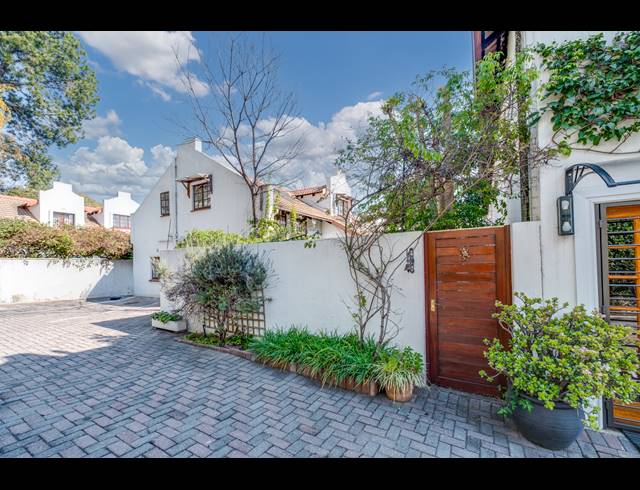 2 BEDROOM TOWNHOUSE FOR SALE IN BRYANSTON